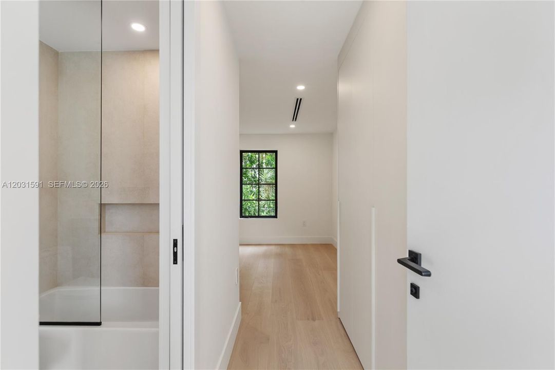 For Sale: $1,950,000 (3 beds, 3 baths, 1555 Square Feet)