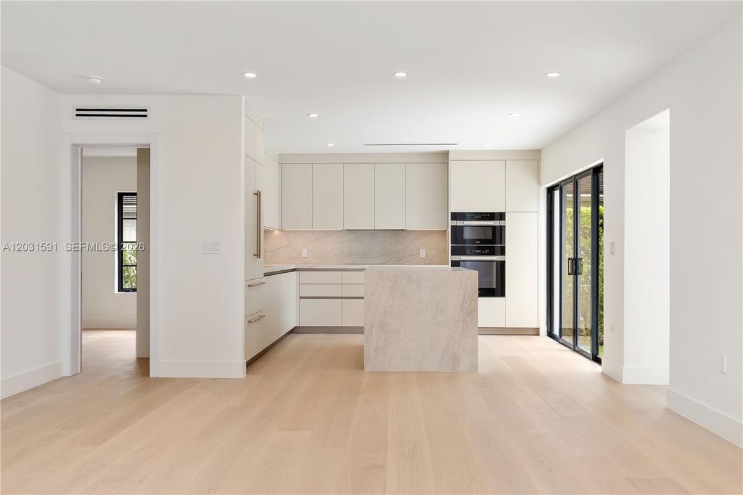 For Sale: $1,950,000 (3 beds, 3 baths, 1555 Square Feet)