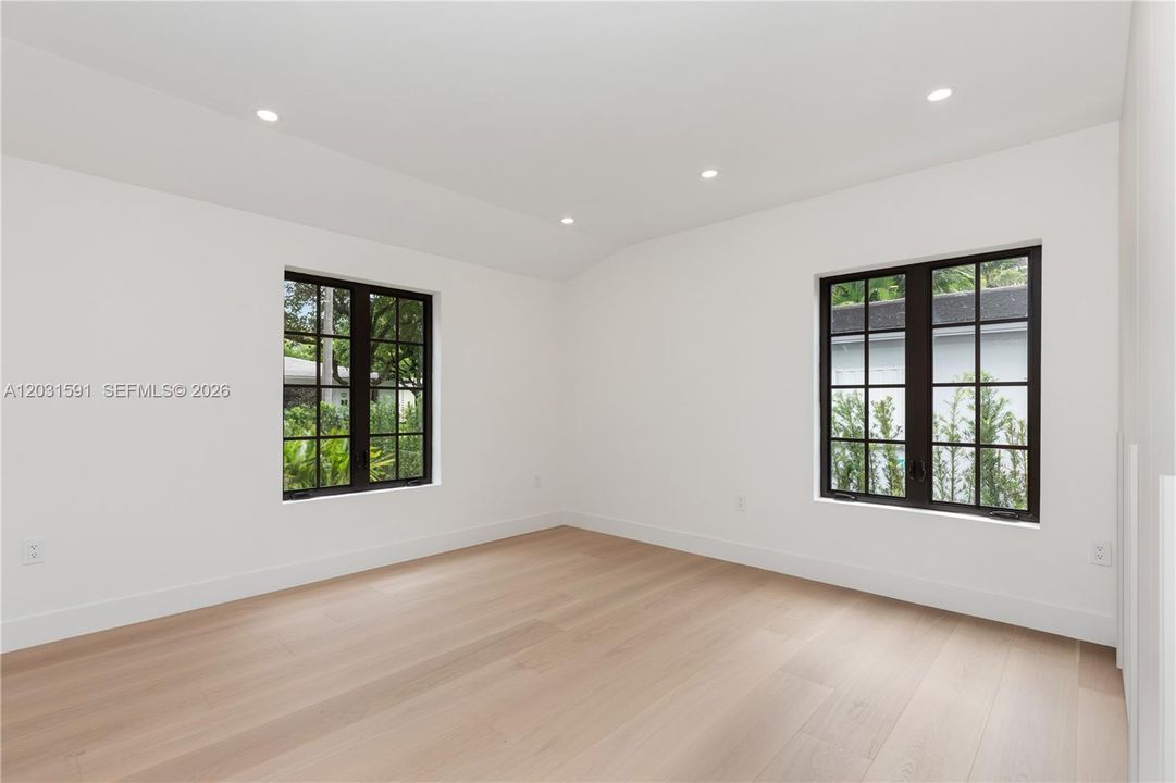 For Sale: $1,950,000 (3 beds, 3 baths, 1555 Square Feet)