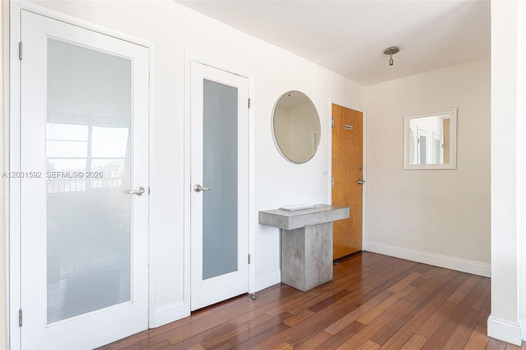 For Sale: $375,000 (1 beds, 1 baths, 537 Square Feet)