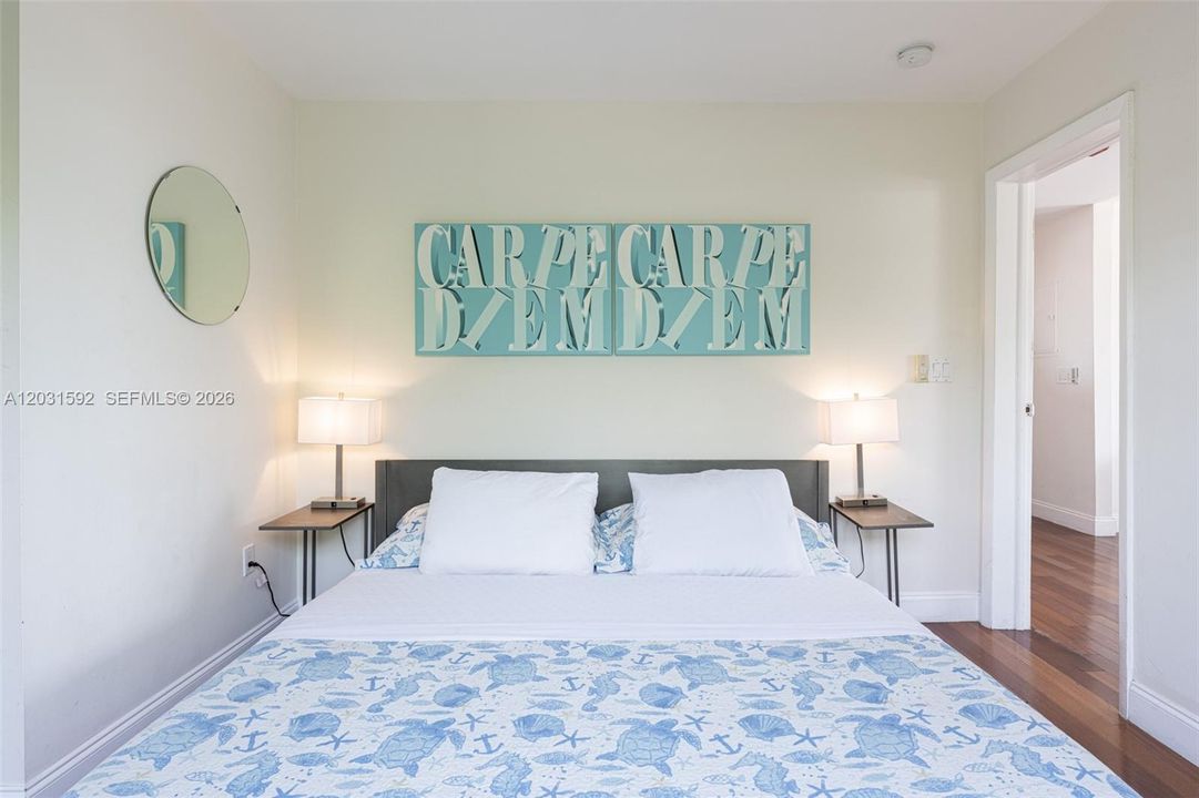 For Sale: $375,000 (1 beds, 1 baths, 537 Square Feet)