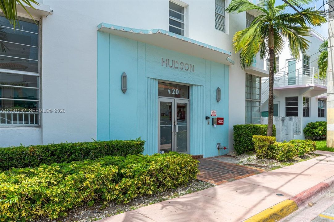 For Sale: $375,000 (1 beds, 1 baths, 537 Square Feet)