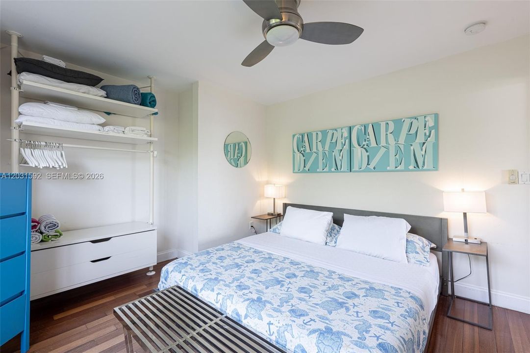 For Sale: $375,000 (1 beds, 1 baths, 537 Square Feet)
