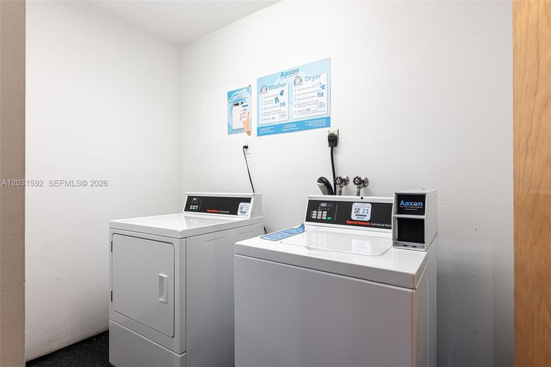 For Sale: $375,000 (1 beds, 1 baths, 537 Square Feet)