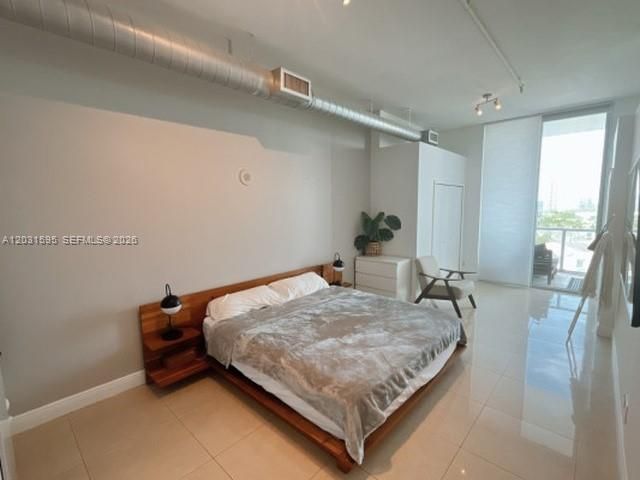 For Rent: $4,300 (3 beds, 2 baths, 1362 Square Feet)