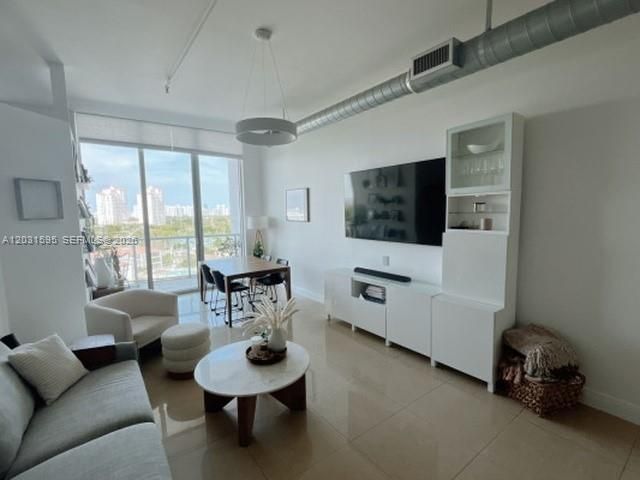 For Rent: $4,300 (3 beds, 2 baths, 1362 Square Feet)