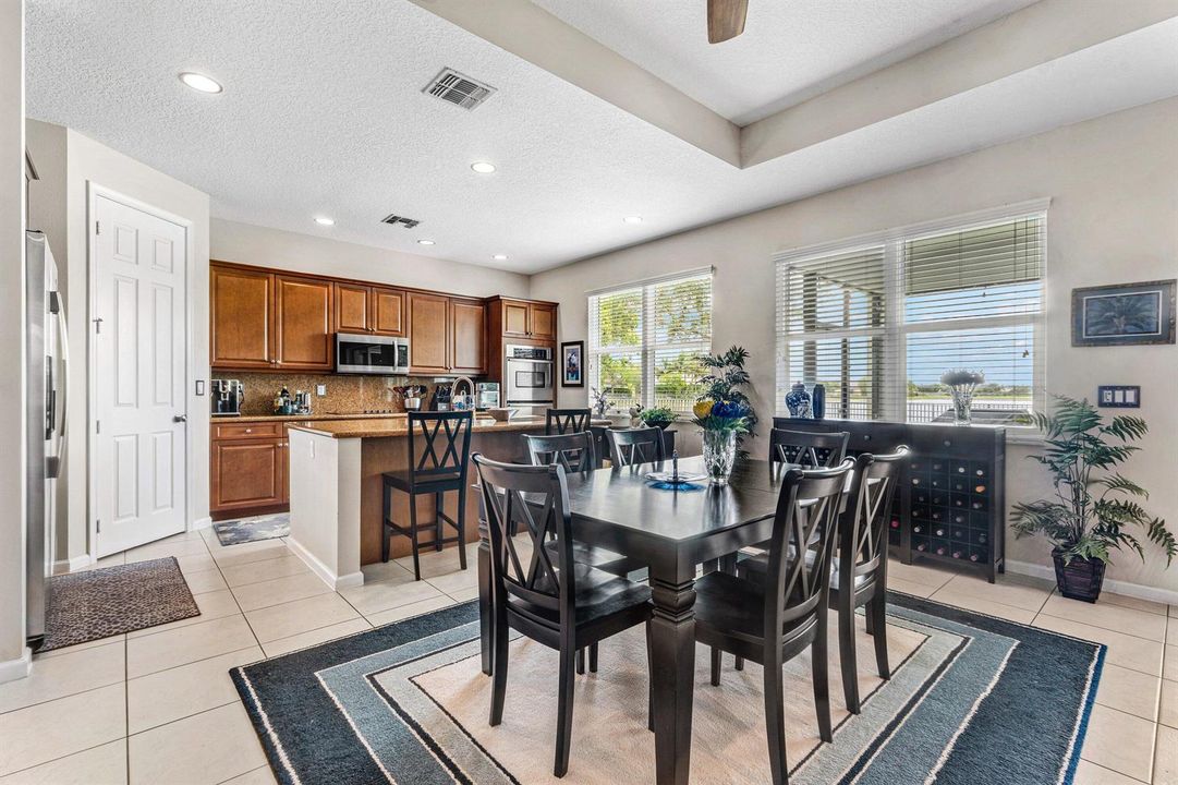 Kitchen & Dining