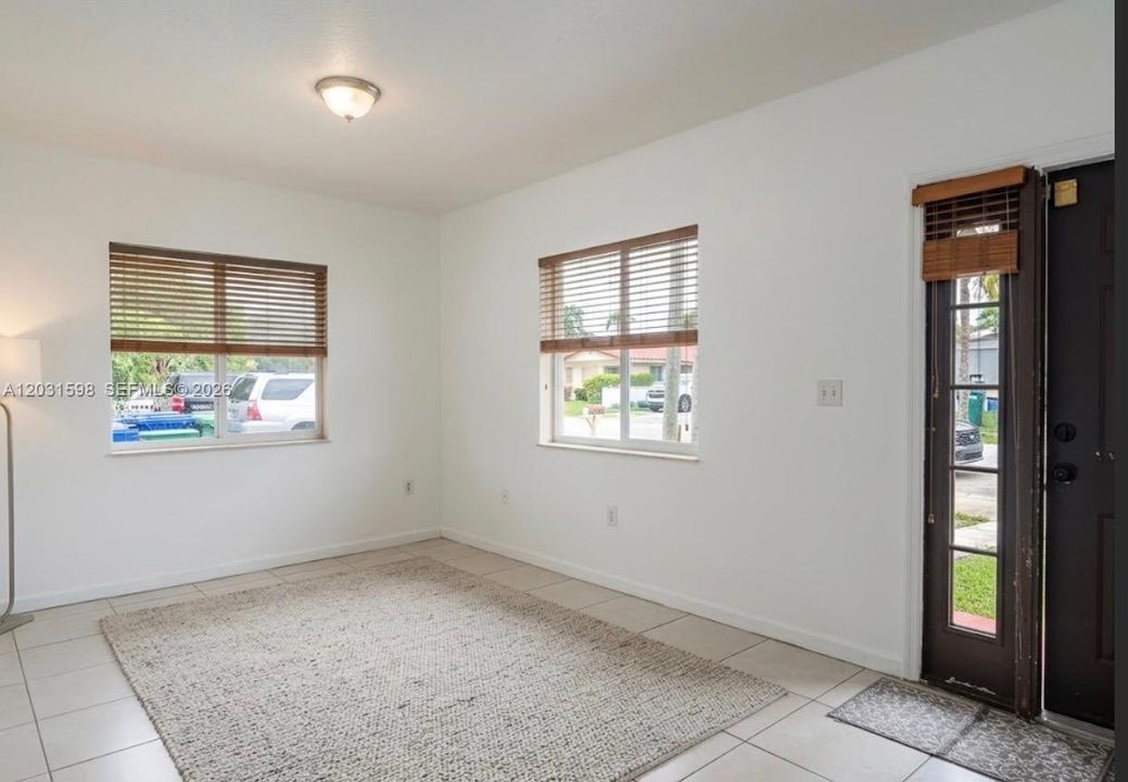 For Rent: $3,600 (6 beds, 4 baths, 2777 Square Feet)