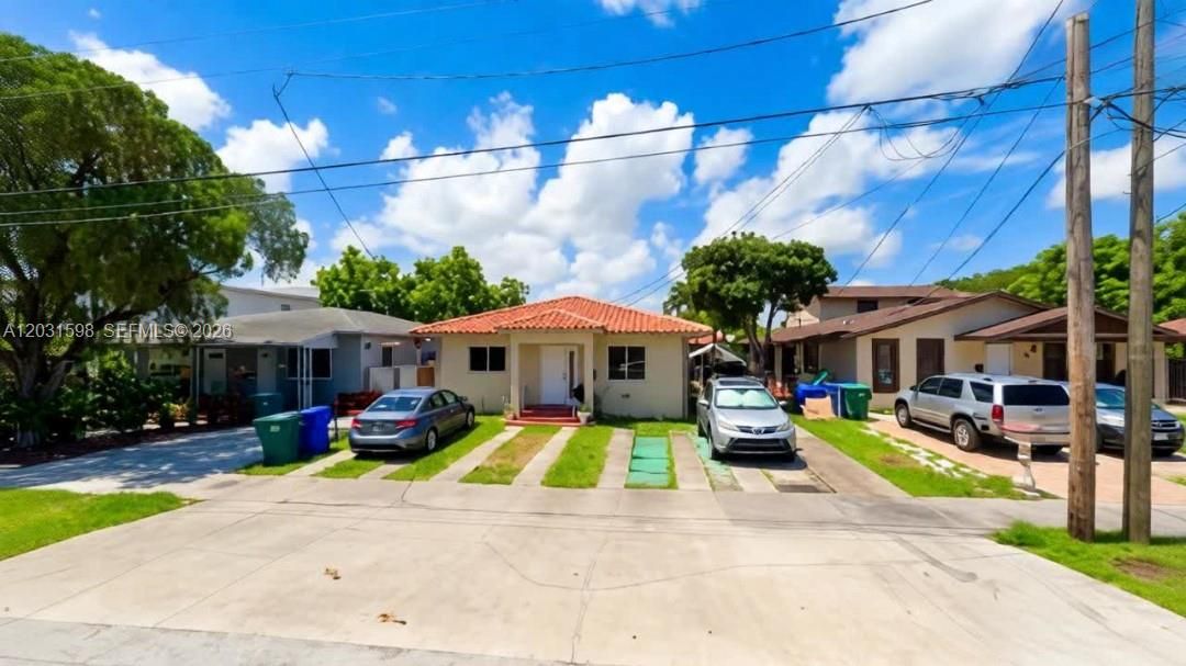 For Rent: $3,600 (6 beds, 4 baths, 2777 Square Feet)