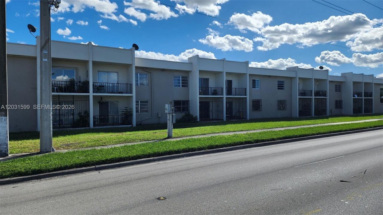 Activo con contrato: $289,000 (2 camas, 1 baños, 860 Pies cuadrados)