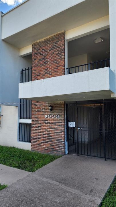 Activo con contrato: $289,000 (2 camas, 1 baños, 860 Pies cuadrados)