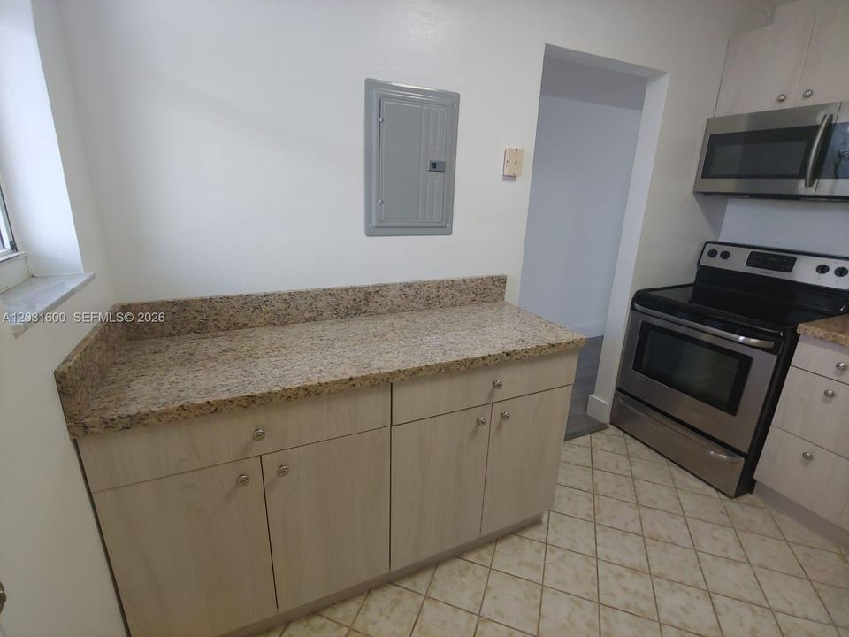 For Sale: $265,000 (2 beds, 2 baths, 1025 Square Feet)