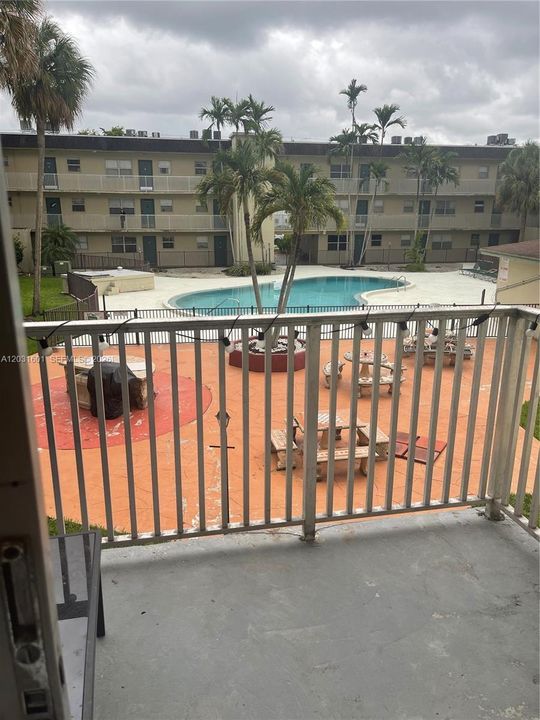 For Rent: $1,950 (1 beds, 1 baths, 671 Square Feet)