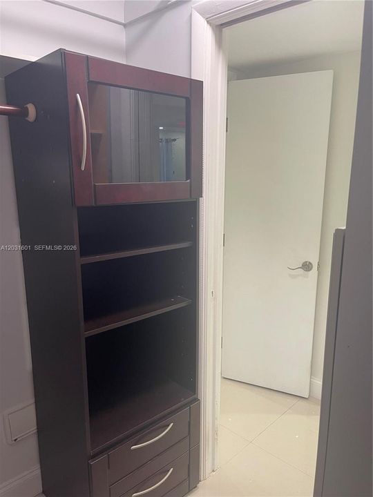 For Rent: $1,950 (1 beds, 1 baths, 671 Square Feet)