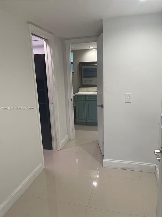 For Rent: $1,950 (1 beds, 1 baths, 671 Square Feet)