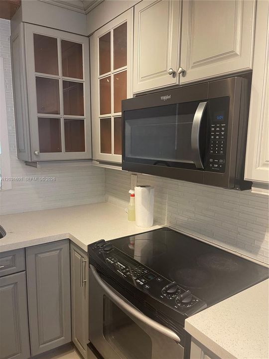 For Rent: $1,950 (1 beds, 1 baths, 671 Square Feet)