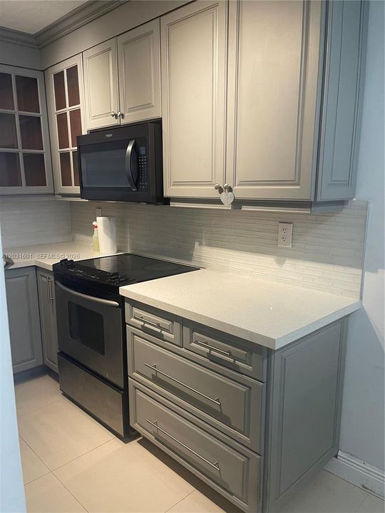 For Rent: $1,950 (1 beds, 1 baths, 671 Square Feet)
