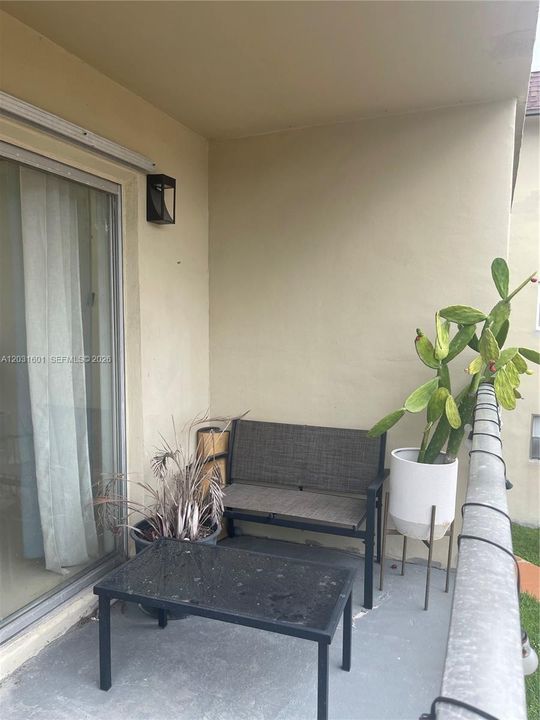For Rent: $1,950 (1 beds, 1 baths, 671 Square Feet)