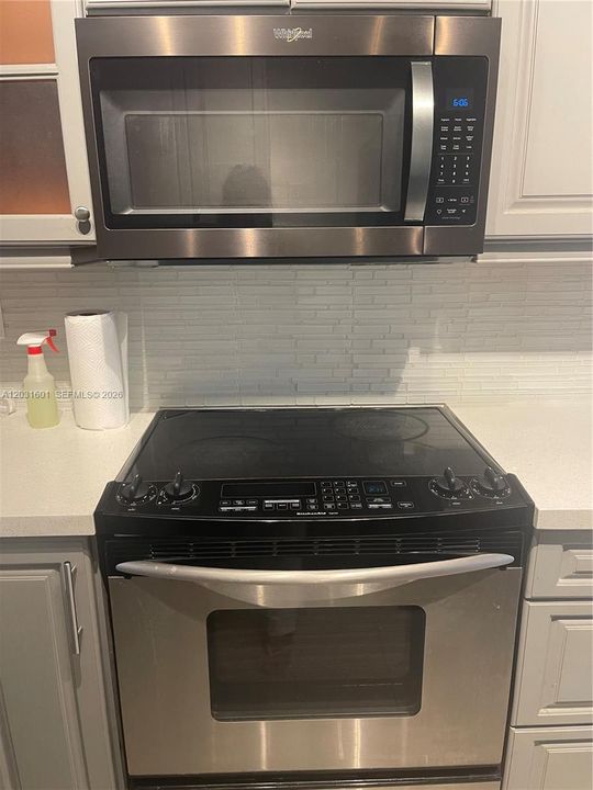 For Rent: $1,950 (1 beds, 1 baths, 671 Square Feet)