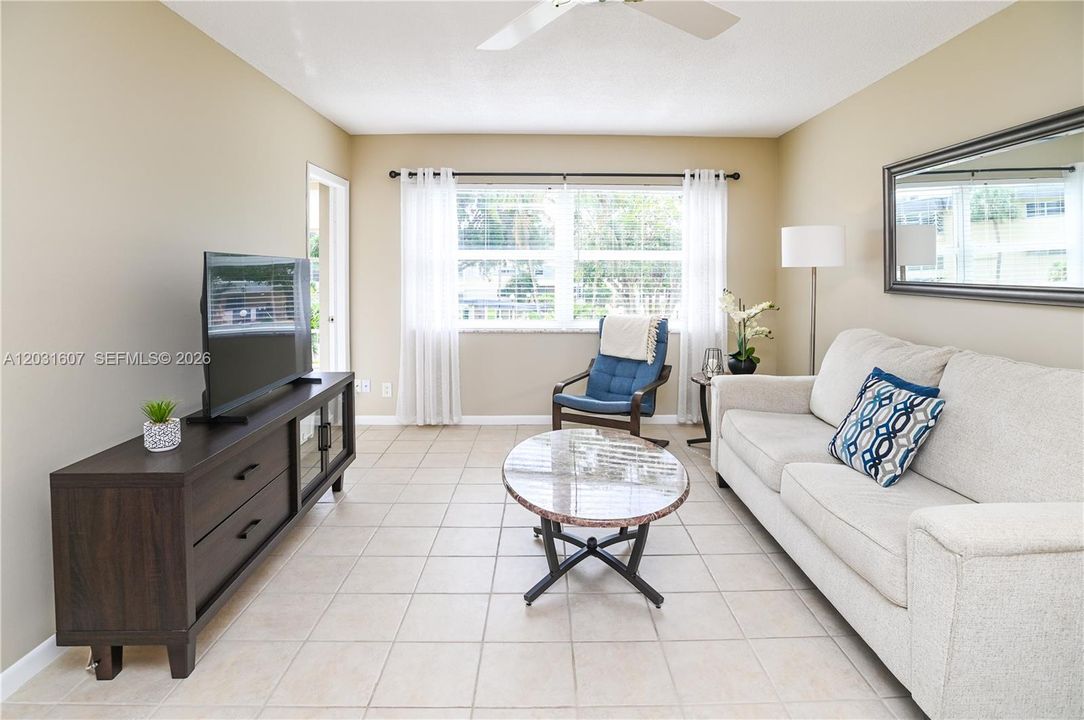 For Sale: $89,500 (1 beds, 1 baths, 680 Square Feet)