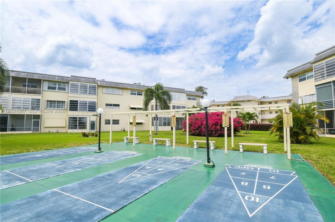 For Sale: $89,500 (1 beds, 1 baths, 680 Square Feet)