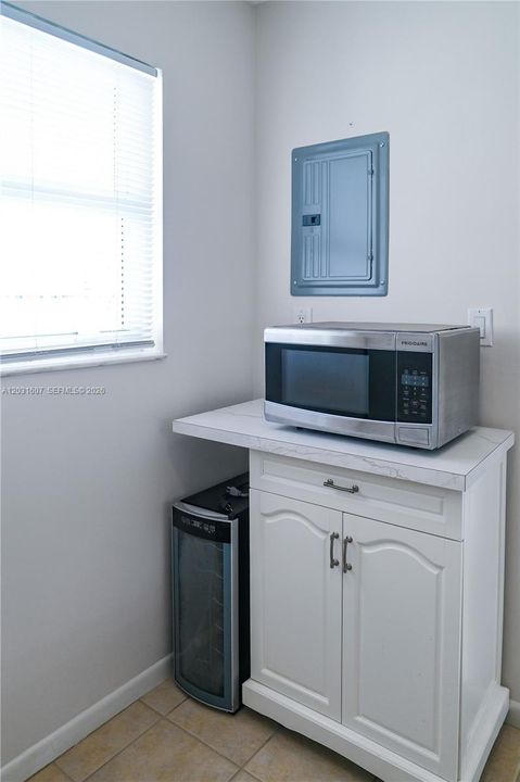 For Sale: $89,500 (1 beds, 1 baths, 680 Square Feet)