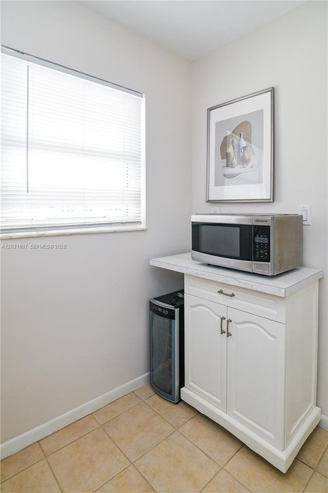 For Sale: $89,500 (1 beds, 1 baths, 680 Square Feet)