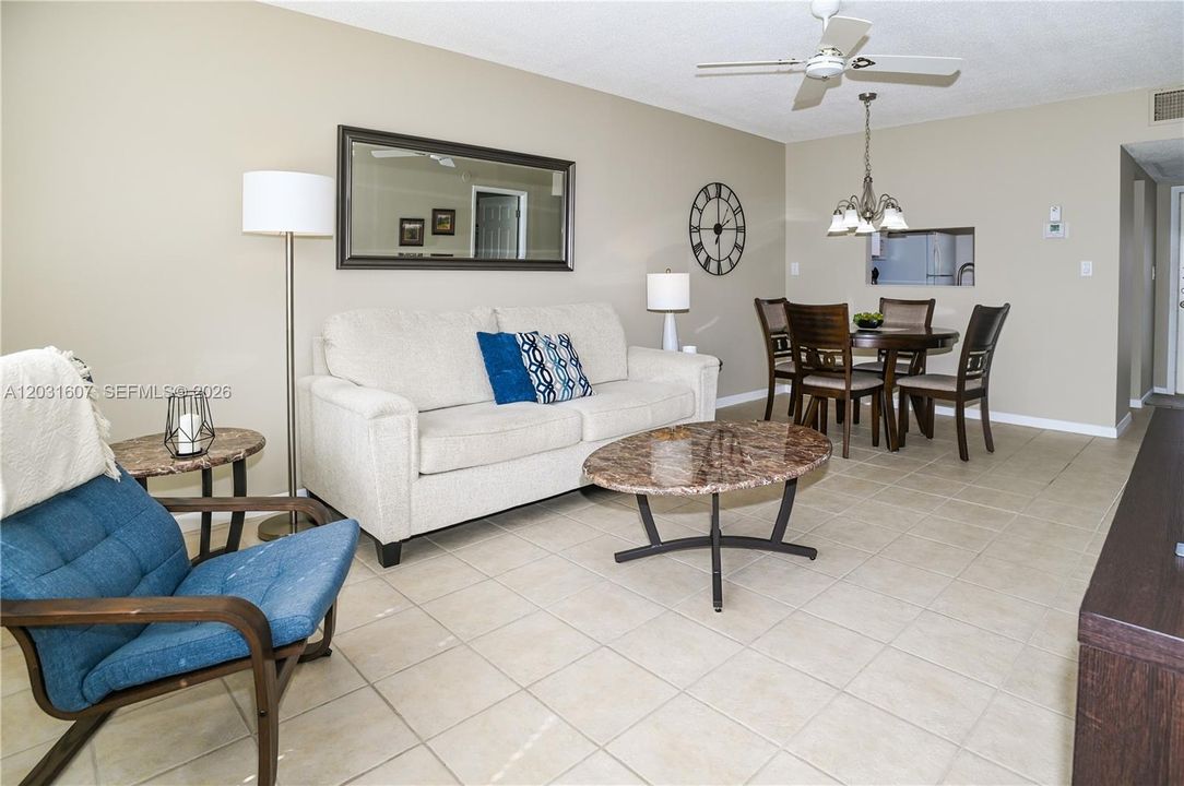 For Sale: $89,500 (1 beds, 1 baths, 680 Square Feet)