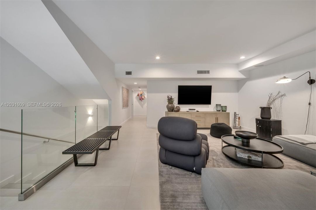 For Rent: $12,000 (4 beds, 3 baths, 3696 Square Feet)