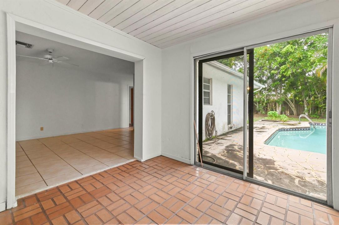 27 Patio 02