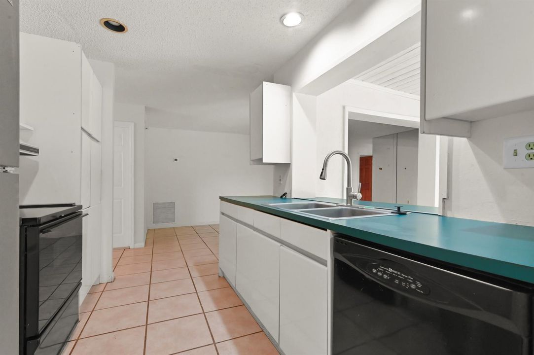13 Kitchen 01