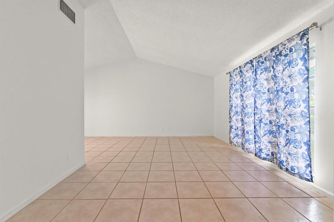 05 Living Room 01