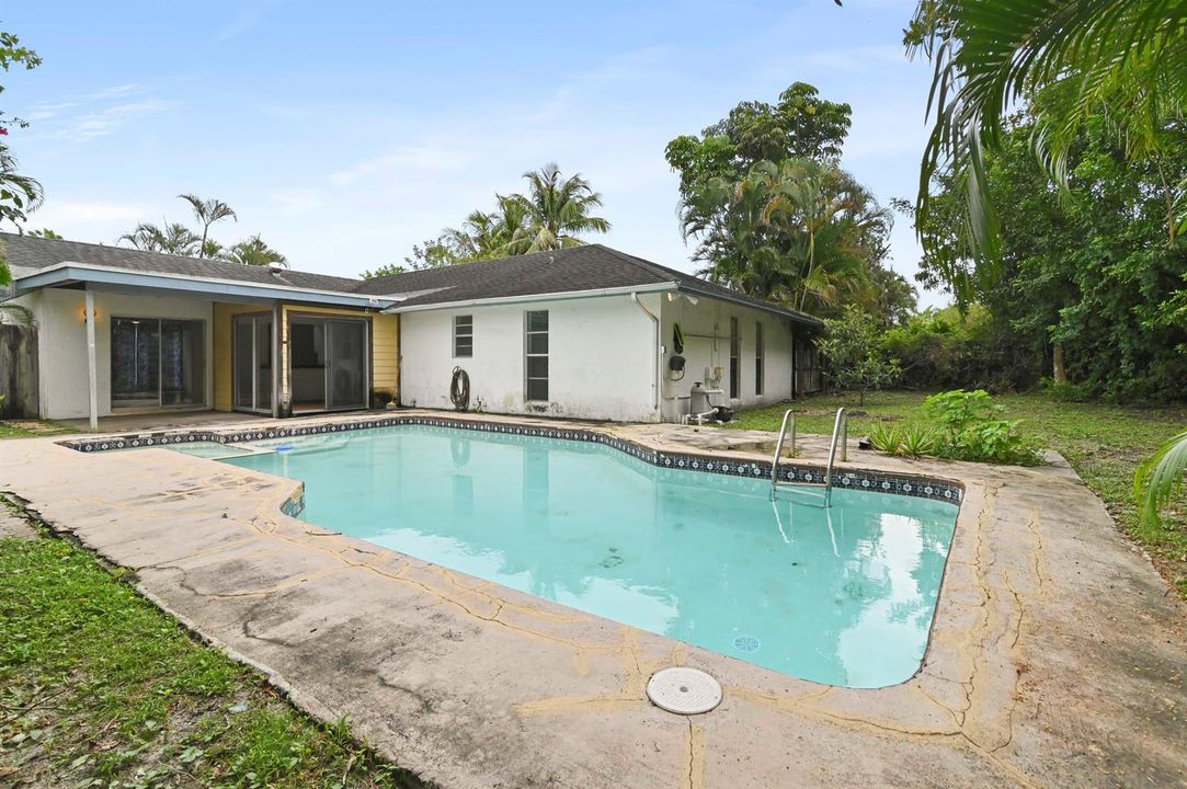30 Swimming Pool 03