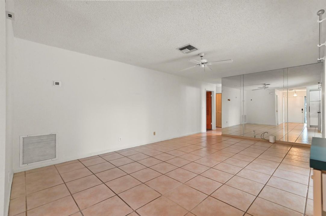 10 Living Room 06