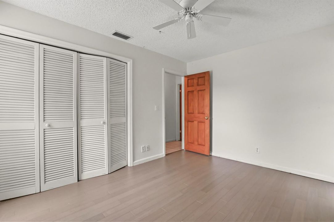 17 Bedroom 02
