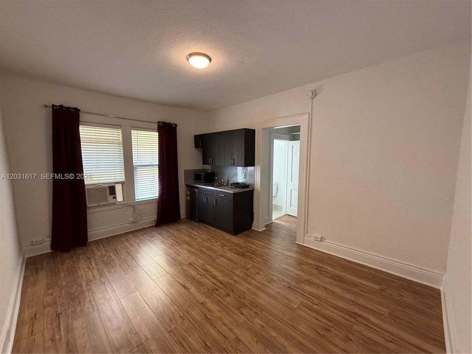 For Rent: $1,600 (0 beds, 1 baths, 255 Square Feet)