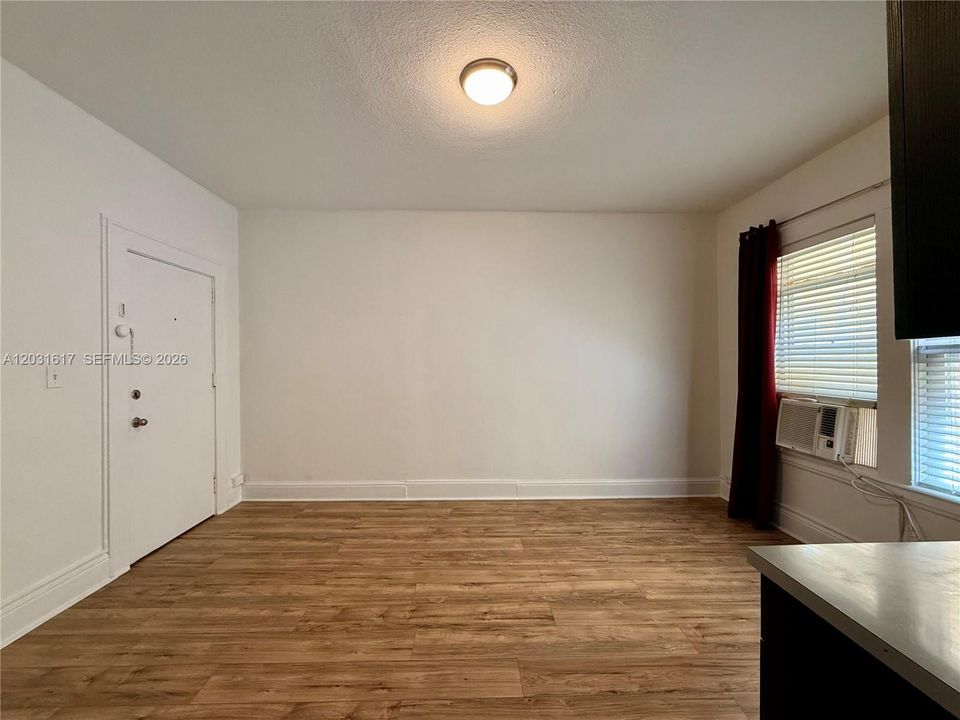 For Rent: $1,600 (0 beds, 1 baths, 255 Square Feet)
