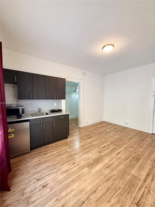 For Rent: $1,600 (0 beds, 1 baths, 255 Square Feet)