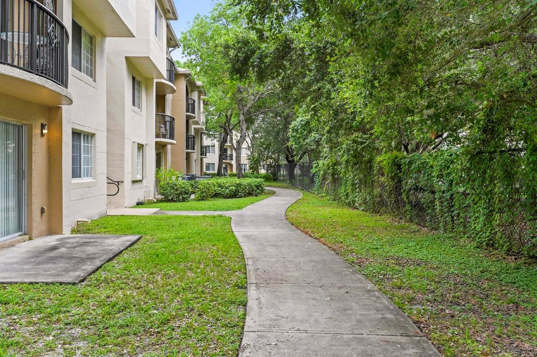 1100 Crestwood Ct S #1109 Royal Palm Bea