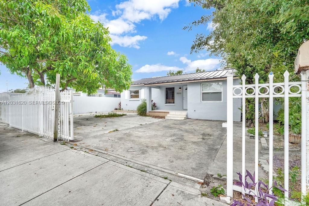 For Rent: $1,300 (0 beds, 1 baths, 1389 Square Feet)