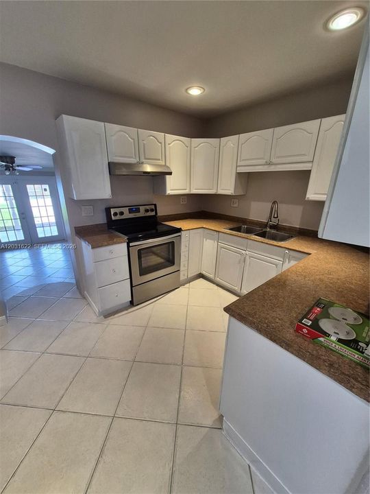 For Rent: $3,000 (3 beds, 3 baths, 1638 Square Feet)