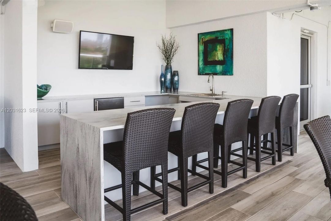 For Rent: $2,629 (1 beds, 1 baths, 692 Square Feet)