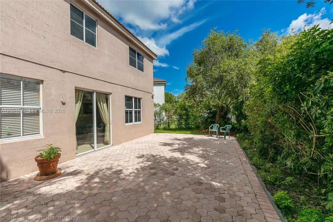 For Sale: $925,000 (5 beds, 3 baths, 2672 Square Feet)