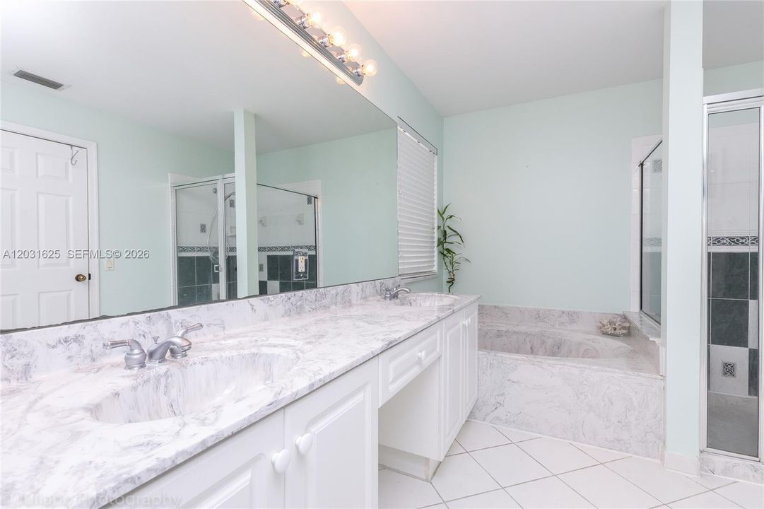 For Sale: $925,000 (5 beds, 3 baths, 2672 Square Feet)
