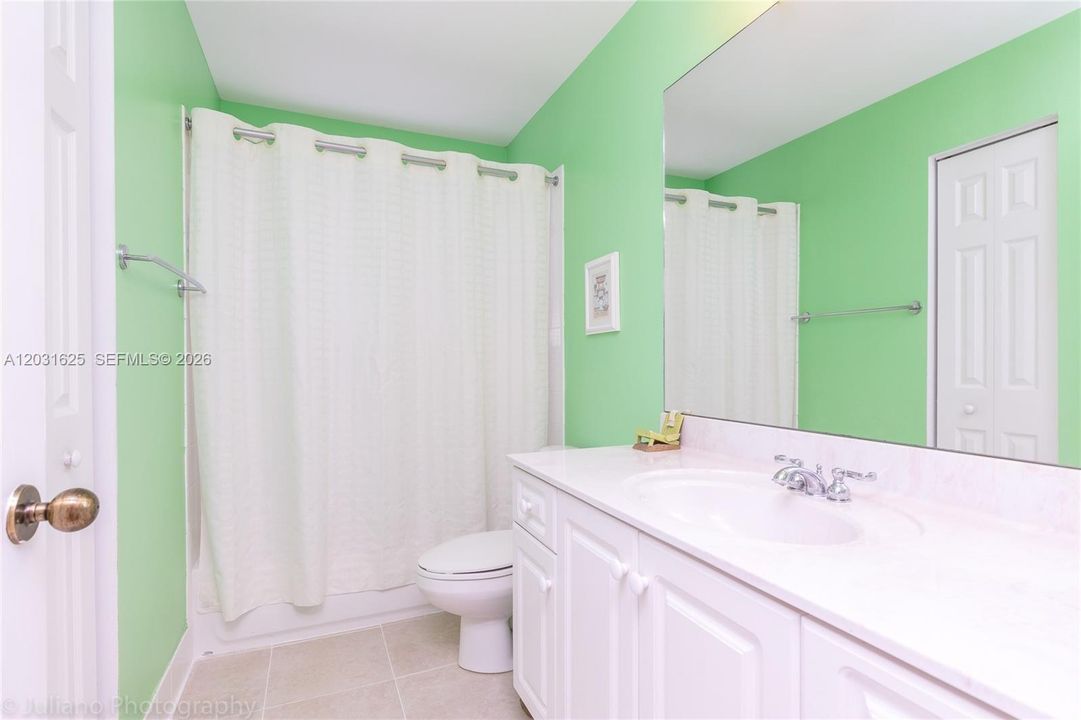 For Sale: $925,000 (5 beds, 3 baths, 2672 Square Feet)