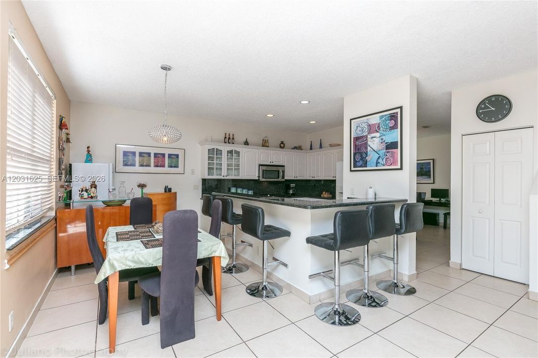 For Sale: $925,000 (5 beds, 3 baths, 2672 Square Feet)