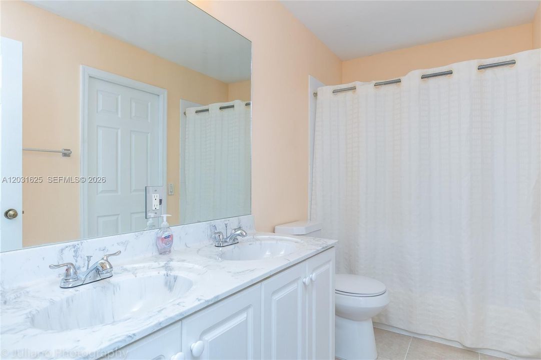 For Sale: $925,000 (5 beds, 3 baths, 2672 Square Feet)
