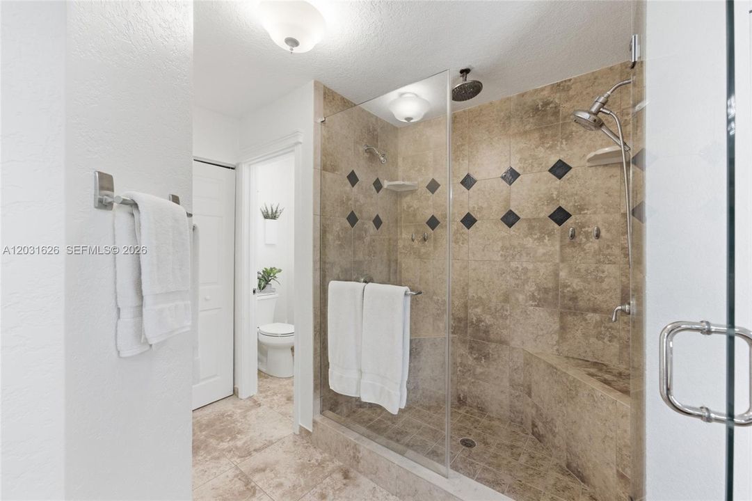 En Venta: $799,000 (4 camas, 2 baños, 1822 Pies cuadrados)