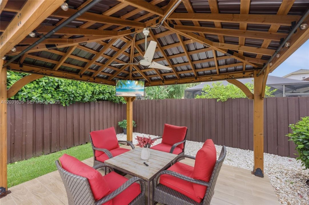 En Venta: $799,000 (4 camas, 2 baños, 1822 Pies cuadrados)
