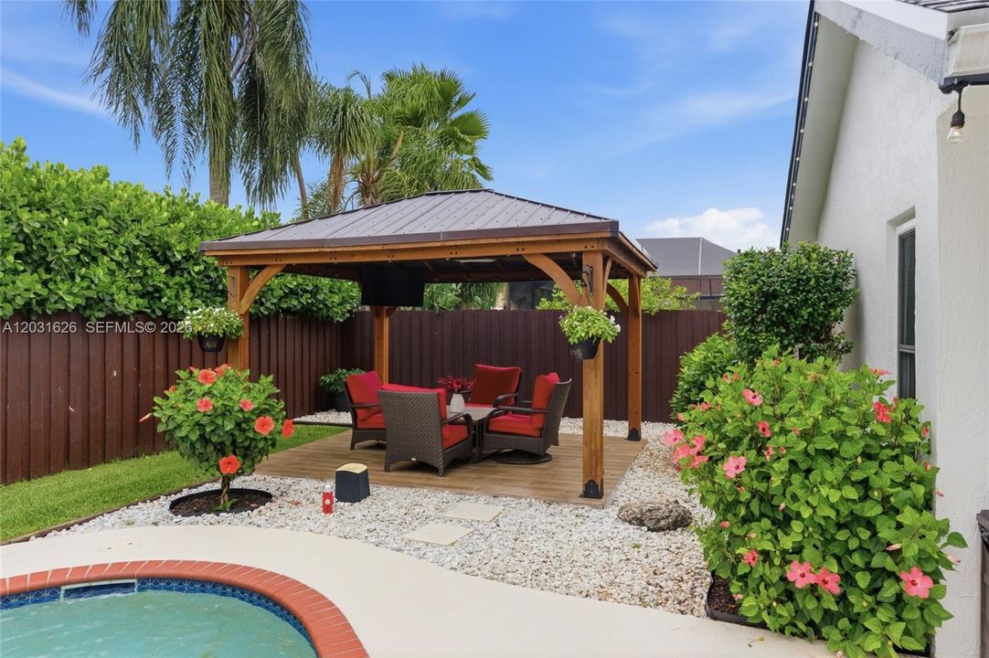 En Venta: $799,000 (4 camas, 2 baños, 1822 Pies cuadrados)